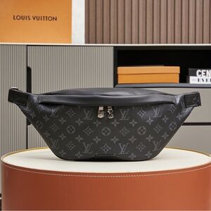 ☘️ Louis Vuitton Discovery Bumbag